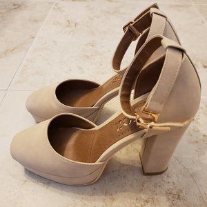 Platform Mary-Jane Pumps